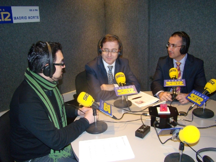 Firma de convenio del ayuntamiento de San Agustín del Guadalix y de la Cadena SER