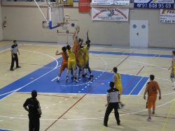 El Club de Baloncesto de San Agustín perdió contra el Real Canoe N.C.