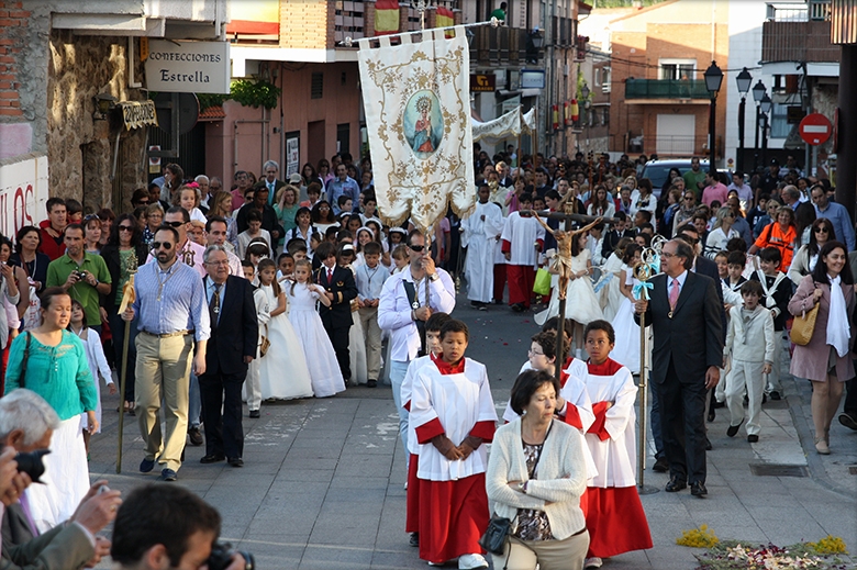 Multitud de vecinos de San Agustín participaron en la procesión del Corpus