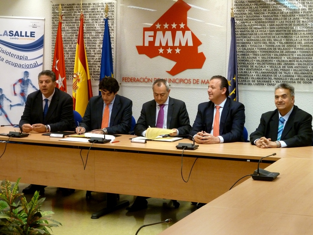 Convenio de colaboración entre el Centro Universitario La Salle y la Federación de Municipios de Madrid