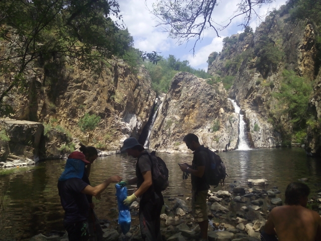 Gran respuesta de voluntarios en la jornada de recogida de residuos en el río