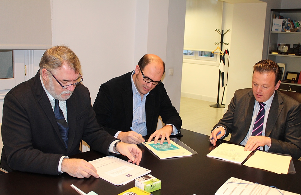 Firmado ya el contrato para construir la Piscina Cubierta y el Centro de Raqueta