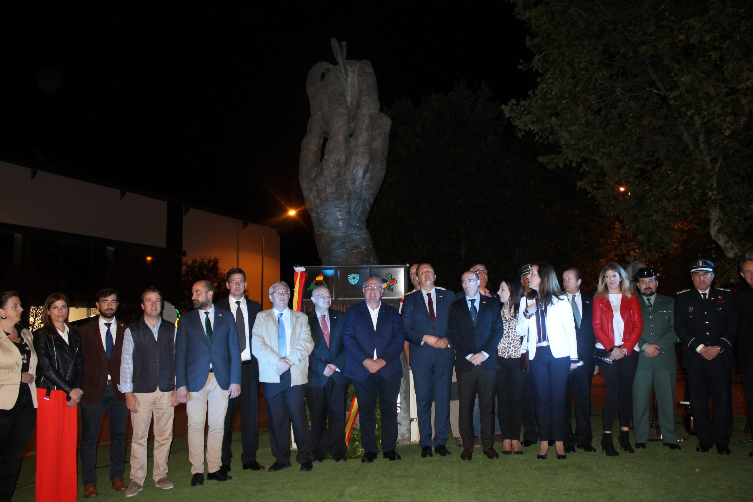 SAN AGUSTÍN INAUGURÓ UN MONOLITO EN HOMENAJE A LOS 242 GUARDIAS CIVILES FALLECIDOS EN ACTOS TERRORISTAS