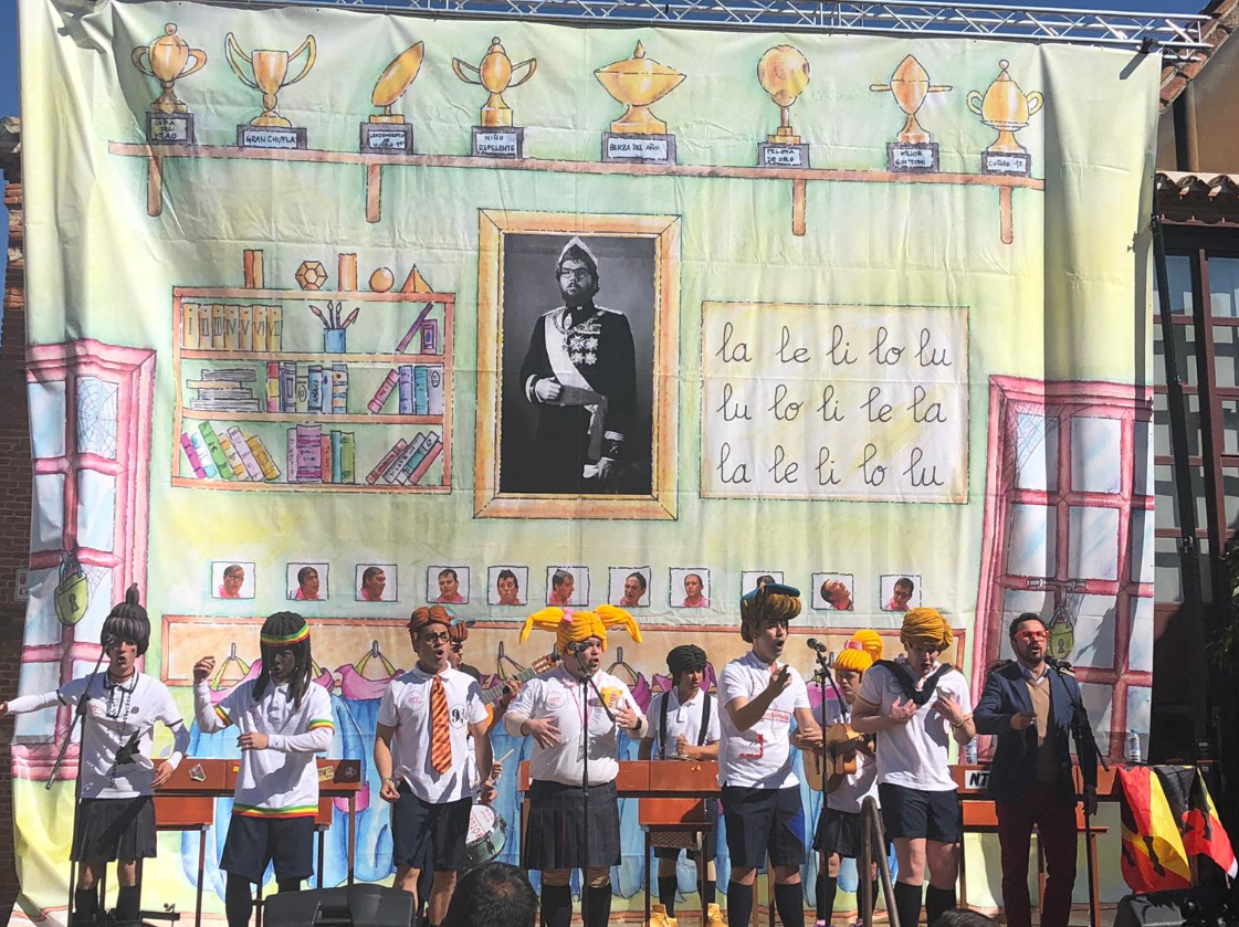 SAN AGUSTÍN SE DIVIRTIÓ COMO NUNCA CON EL PRIMER CONCIERTO DE CHIRIGOTAS DE CÁDIZ