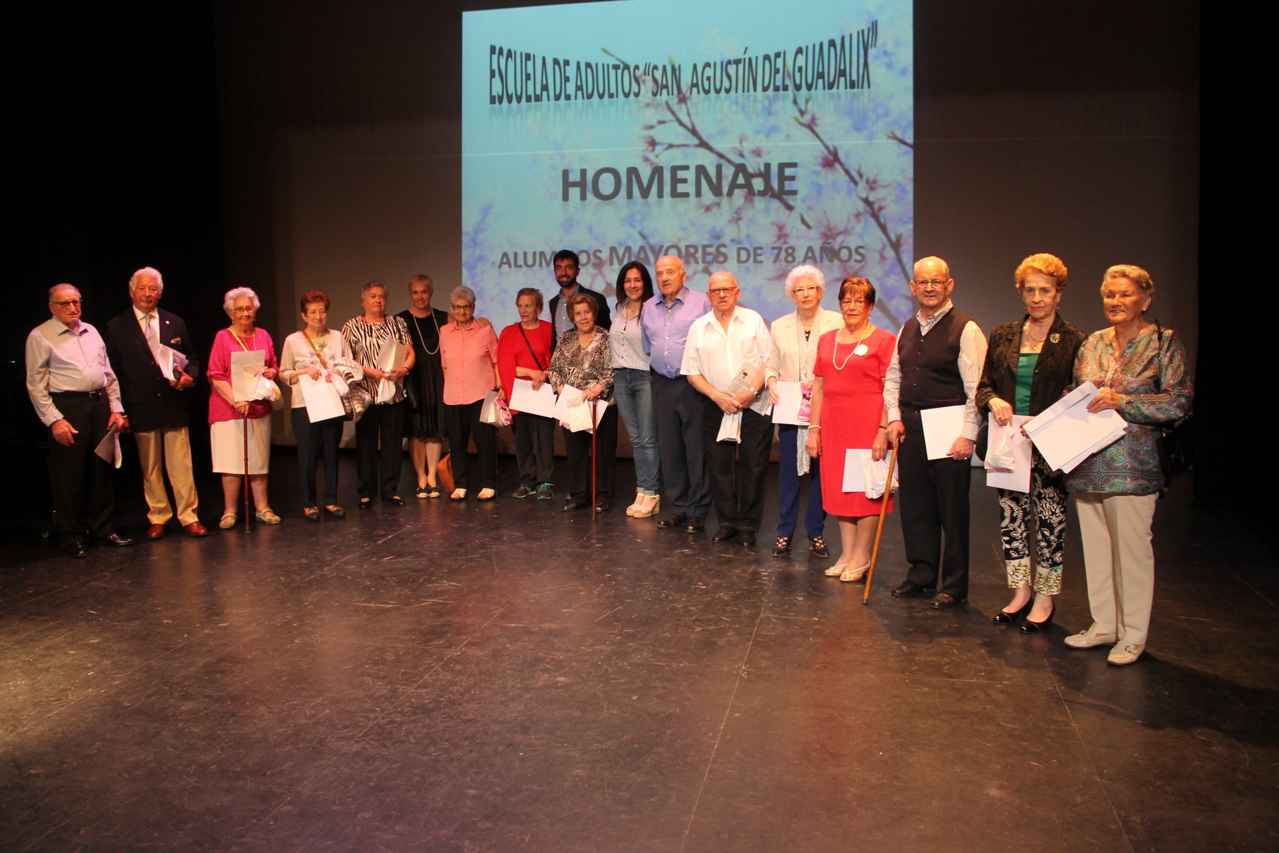 ESPECIAL HOMENAJE A LOS GRADUADOS MAYORES DE 78 AÑOS DE LA ESCUELA DE ADULTOS DE SAN AGUSTÍN