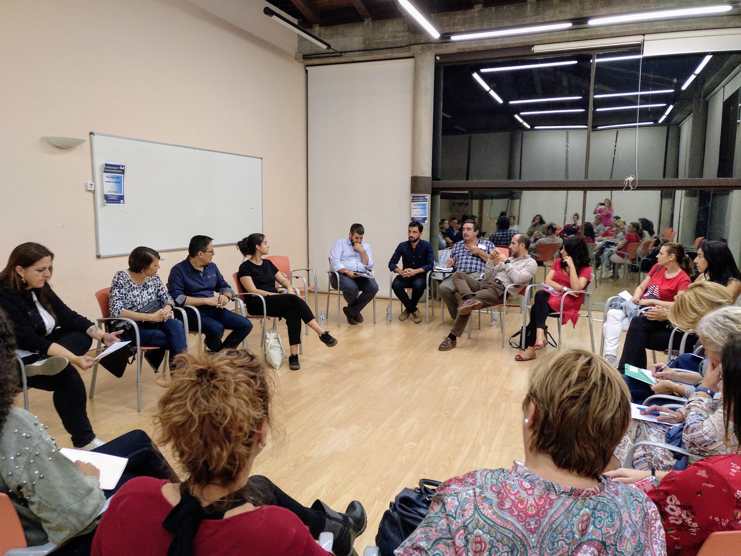 I MESA DE COMERCIO LOCAL PARA DISEÑAR ACCIONES DE DINAMIZACIÓN DEL CONSUMO LOCAL