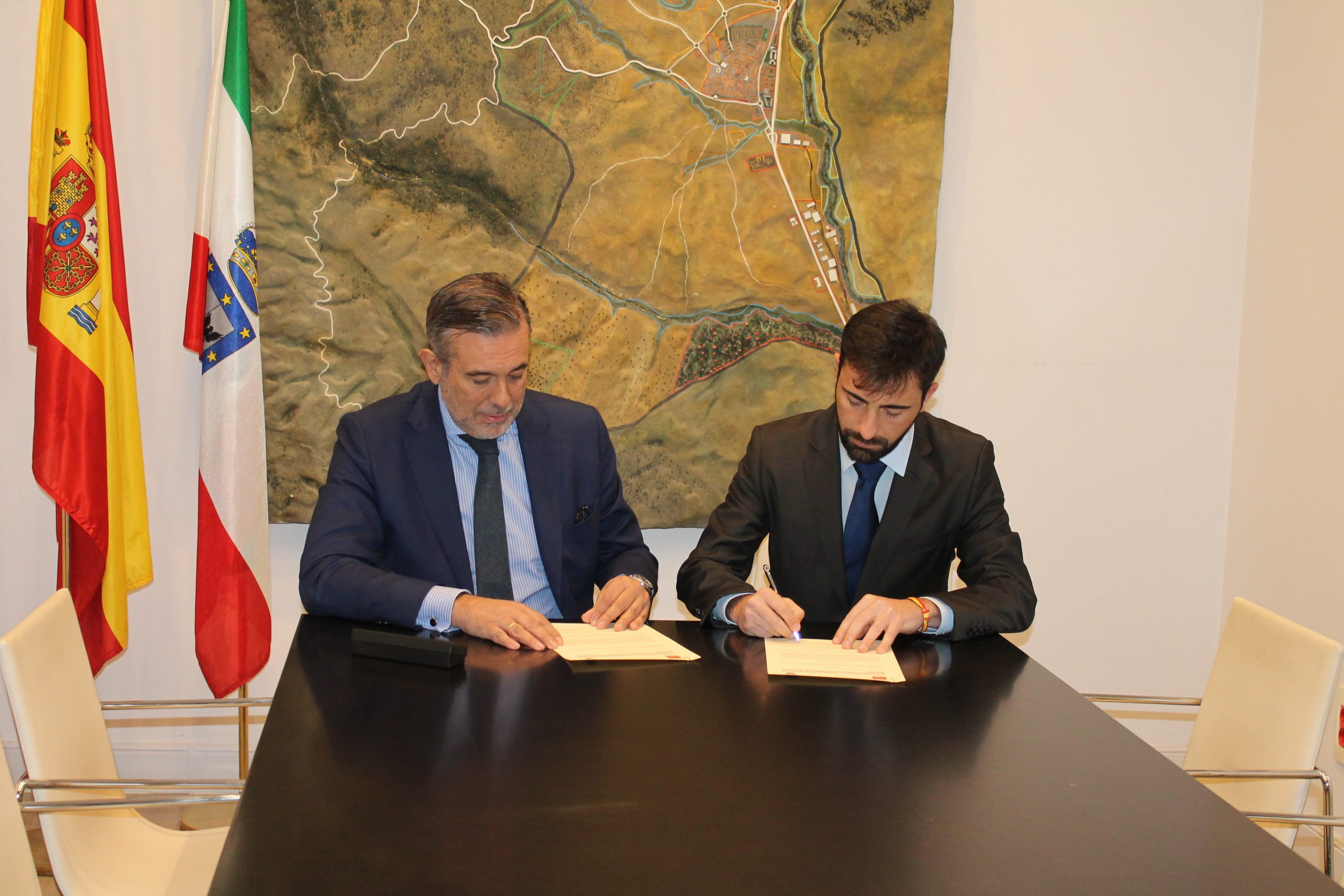 RENOVACIÓN DEL CONVENIO DE LA BESCAM ENTRE LA COMUNIDAD Y EL AYUNTAMIENTO Y PRESENTACIÓN DE 2 NUEVOS VEHÍCULOS