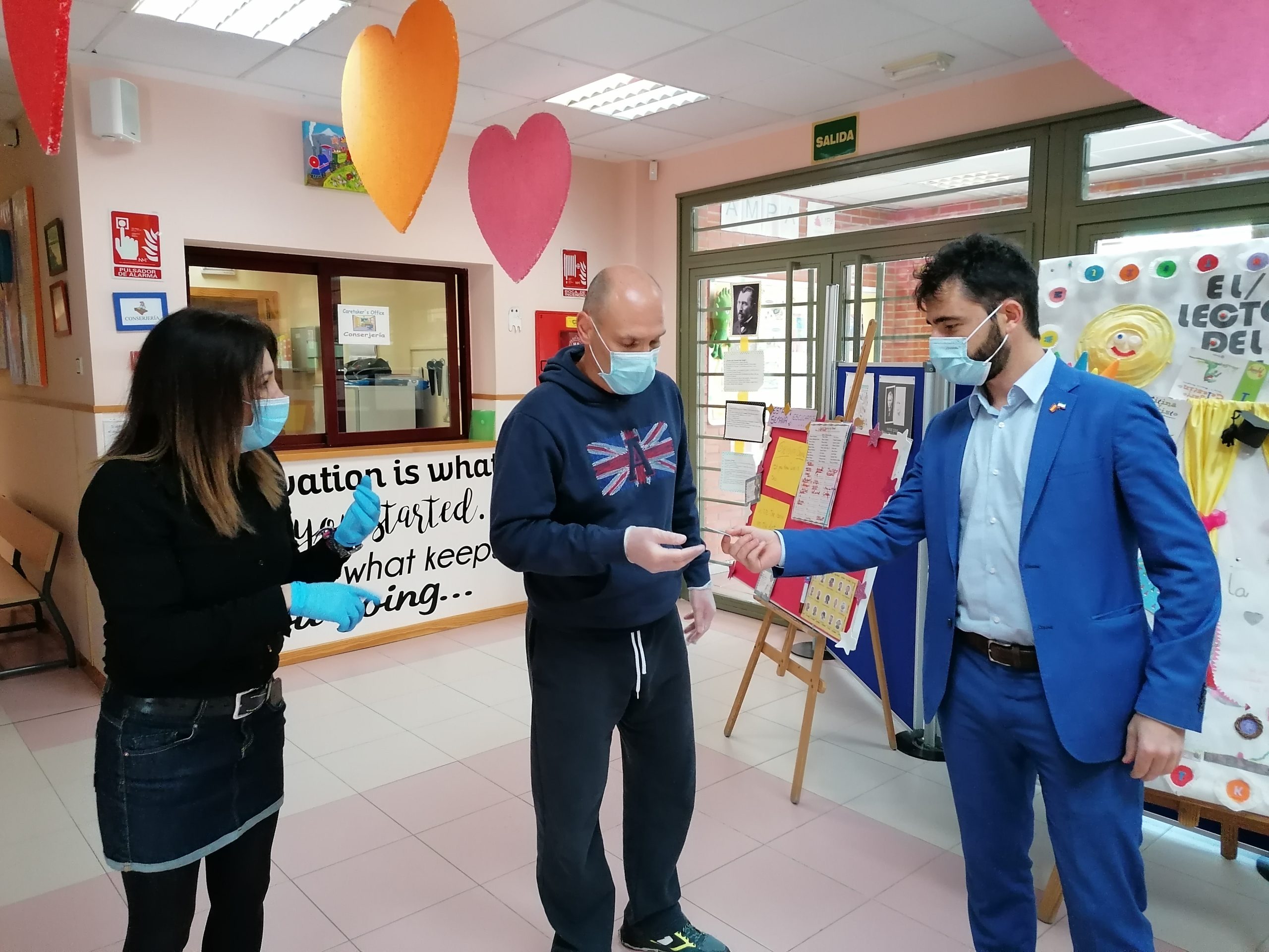 EL AYUNTAMIENTO HA ENTREGADO TARJETAS SIM A LOS CENTROS EDUCATIVOS PARA LOS ALUMNOS QUE NO TENÍAN